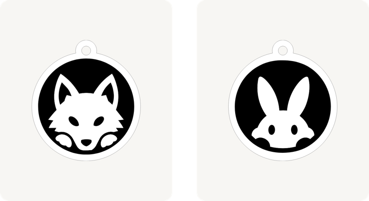 アクリルキーホルダー2種類の絵。左はおおかみの顔、右はうさぎの顔で、どちらも黒い丸の中に白い顔が描かれ、上に金具を通す穴があります。